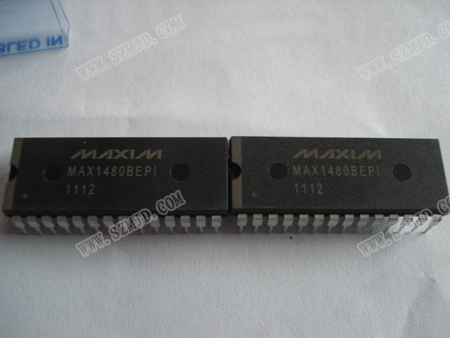 MAX14803CCM