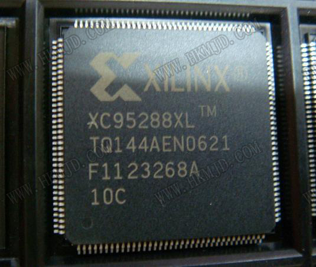 XC95288XL-10TQ144C